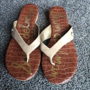 Sam Edelman beige patent leather flip flop size 6